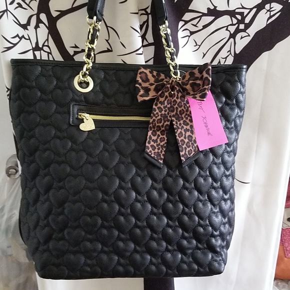 Betsey Johnson Handbags - Betsey Johnson heart quilted tote